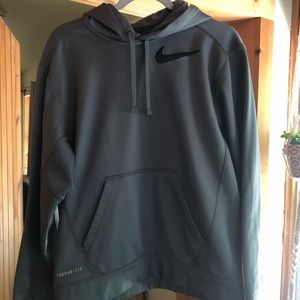 2 Men’s Small Nike Therma-fit sweatshirts